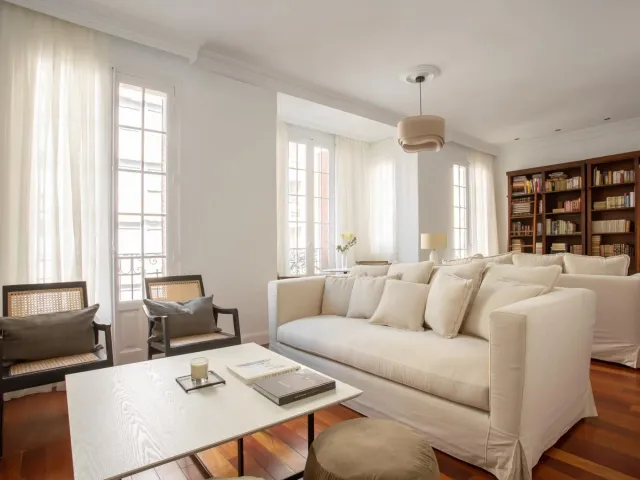 Pareja de butacas madera y ratán. Prcio unidad