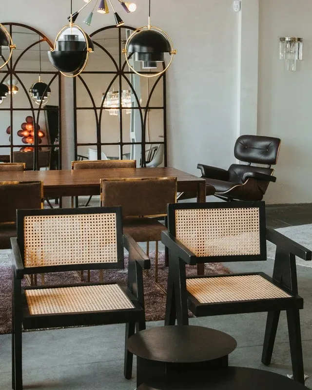 Pareja de butacas madera y ratán. Prcio unidad