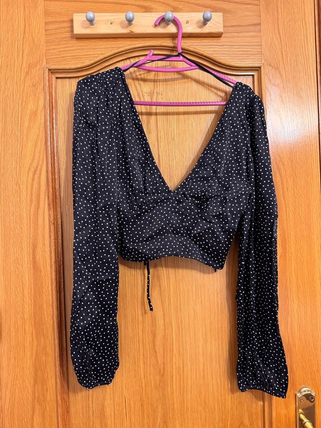 Top corto lunares manga larga