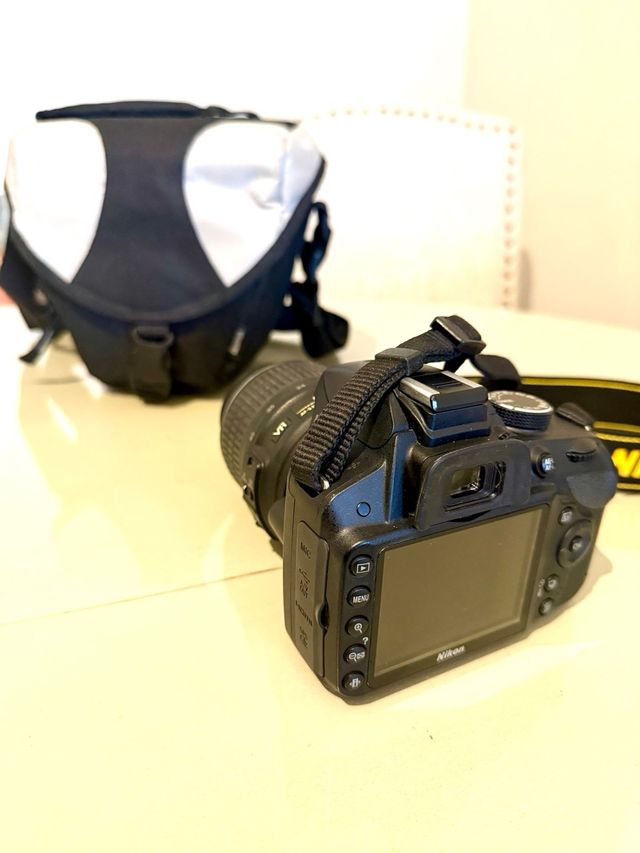 Cámara Nikon D3200 + Objetivo y Mochila