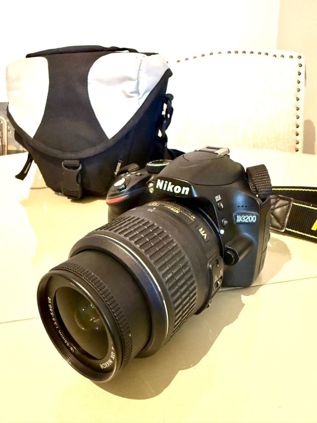 Cámara Nikon D3200 + Objetivo y Mochila
