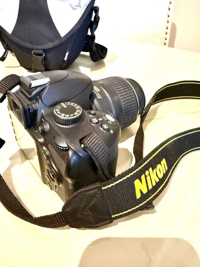 Cámara Nikon D3200 + Objetivo y Mochila