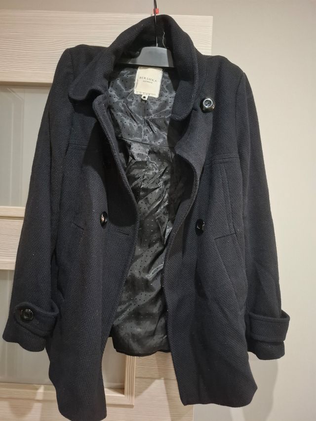 Abrigo negro Bershka
