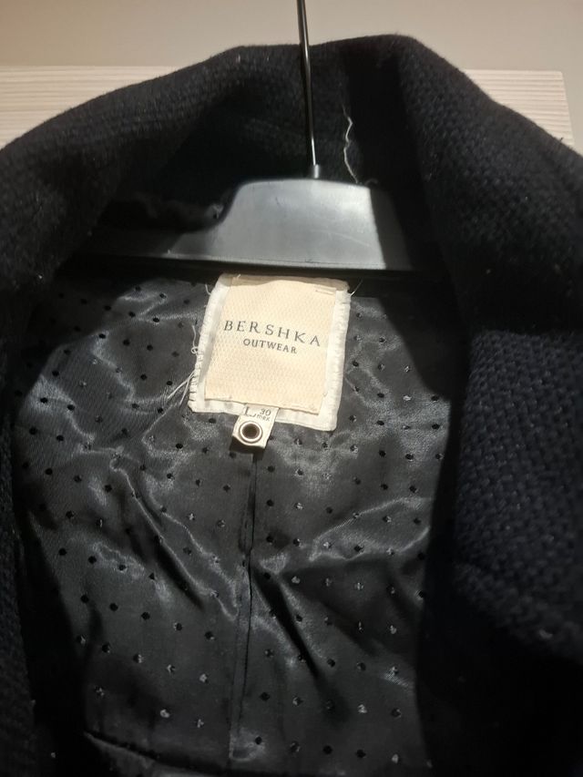 Abrigo negro Bershka