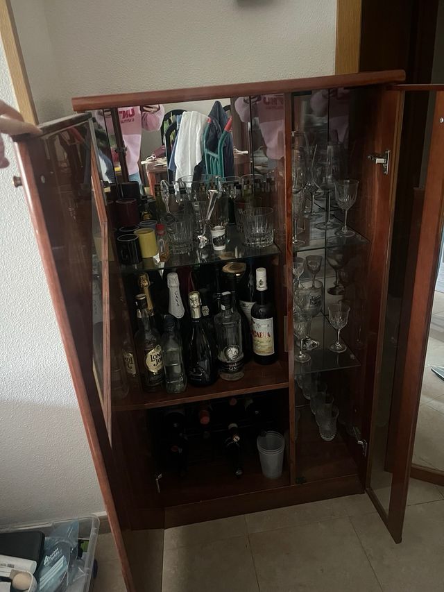 Mueble Bar Salón Madera y Cristal