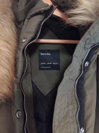 Chaqueta impermeable Bershka verde M