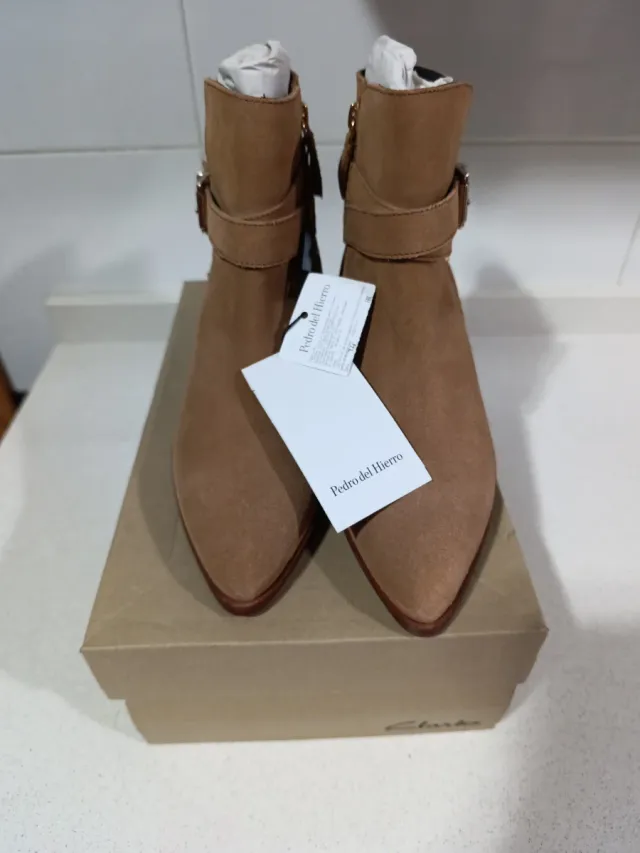 BOTINES PEDRO DEL HIERRO. A ESTRENAR. TALLA 39.