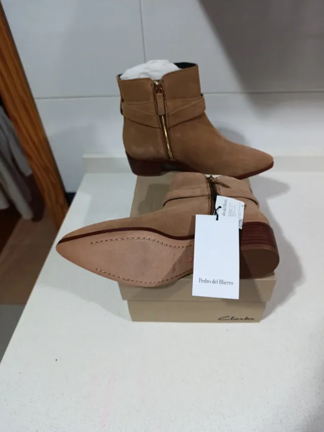 BOTINES PEDRO DEL HIERRO. A ESTRENAR. TALLA 39.