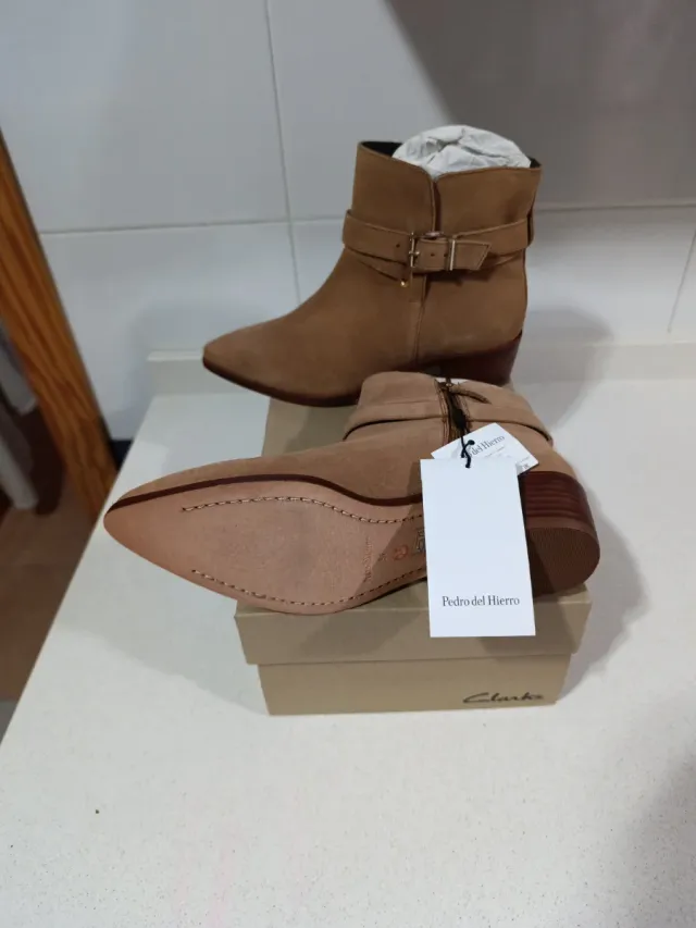 BOTINES PEDRO DEL HIERRO. A ESTRENAR. TALLA 39.