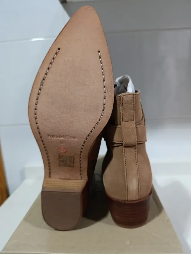 BOTINES PEDRO DEL HIERRO. A ESTRENAR. TALLA 39.