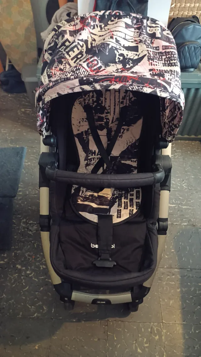 Carrito de bebé con diseño urbano