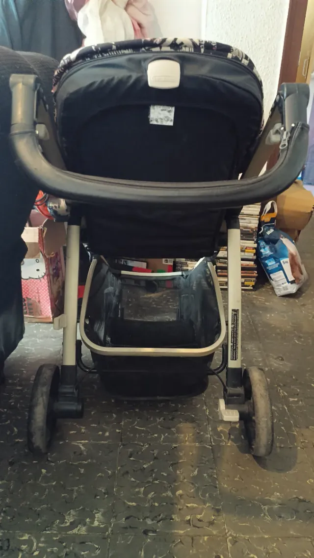 Carrito de bebé con diseño urbano