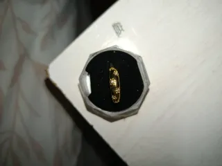 Anillo dorado con detalles