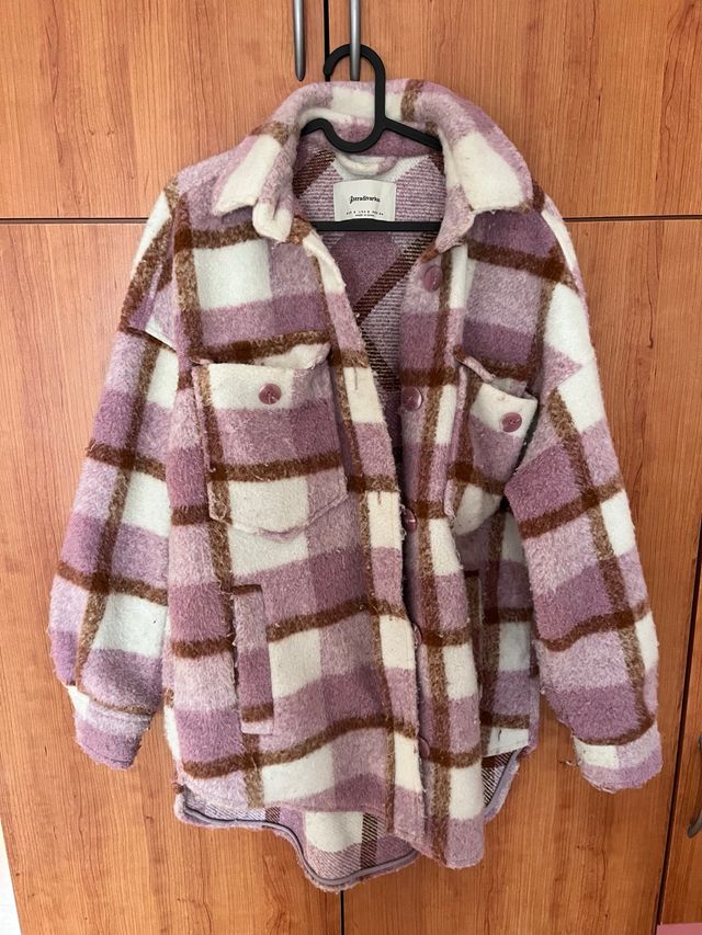 Sobrecamisa Stradivarius cuadros rosa y marrón