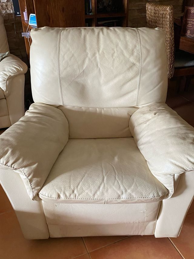 Sillón de piel beige
