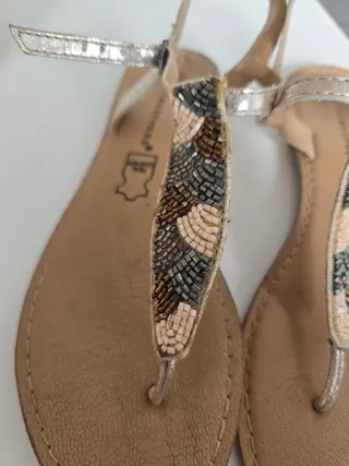 Lote 2 pares sandalias marrones y multicolor