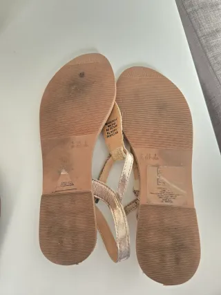 Lote 2 pares sandalias marrones y multicolor