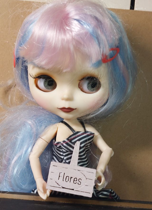 Cesta Flores Madera Escala 1:6 Blythe. artesanal