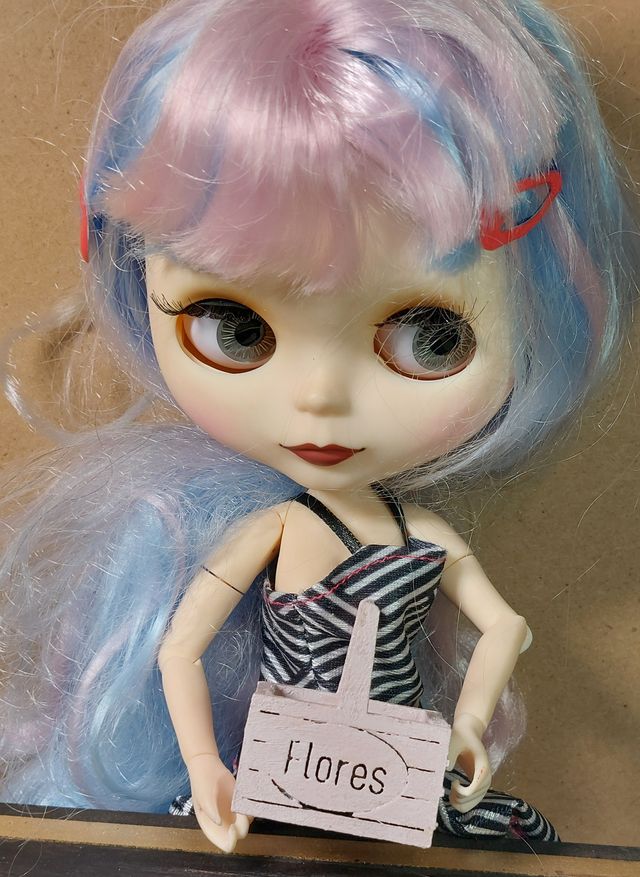 Cesta Flores Madera Escala 1:6 Blythe. artesanal