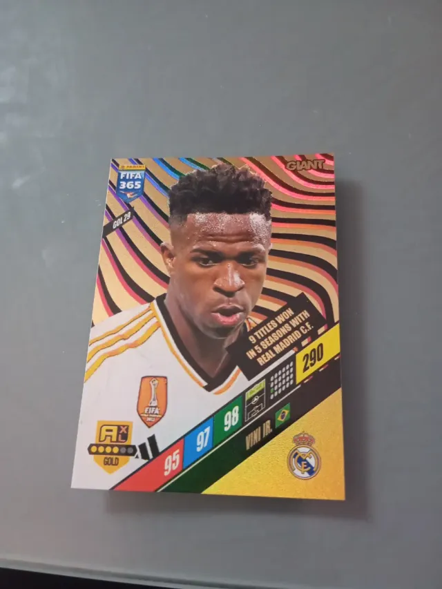 Carta FIFA 365 GIANT Vini Jr. 290 se puede negocia
