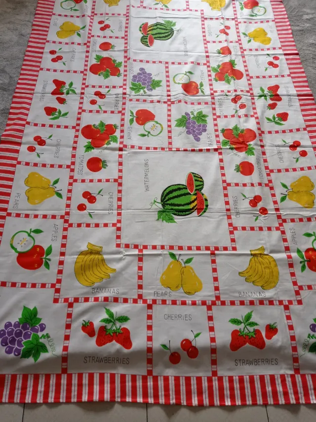 Mantel cuadrado frutas y rayas