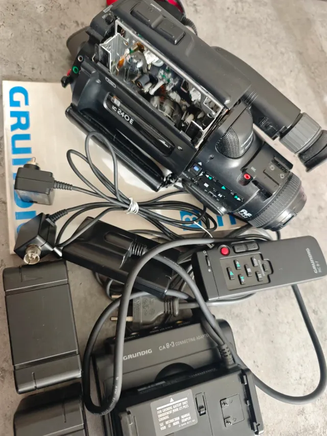 Videocámara Grundig LC240E