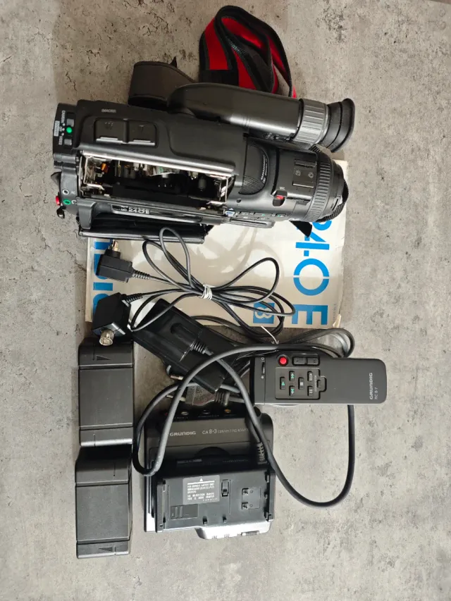 Videocámara Grundig LC240E