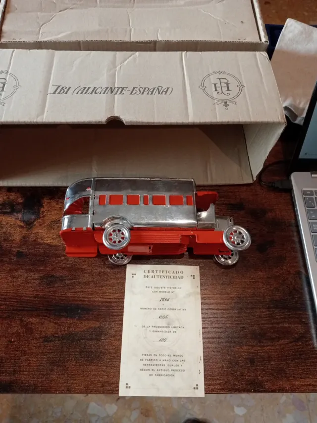 Autobús Paya 1806 con caja y certificado