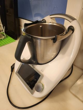 Thermomix TM6 con todos los accesorios incluidos