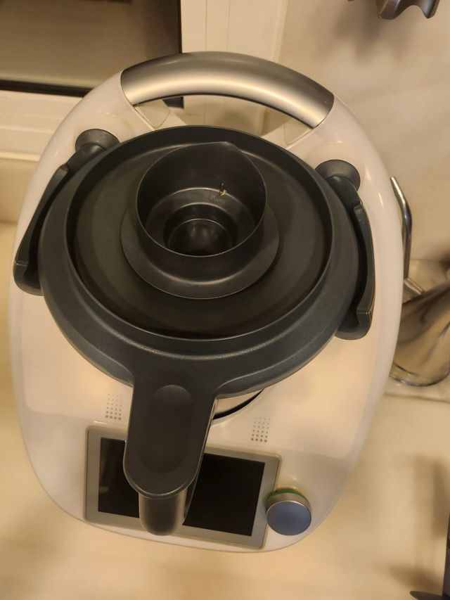 Thermomix TM6 con todos los accesorios incluidos
