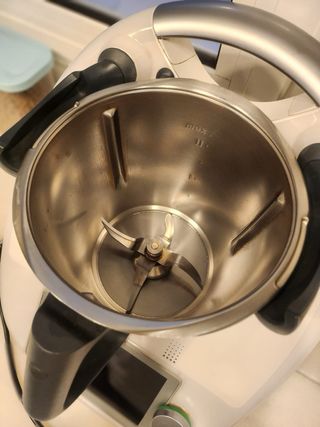 Thermomix TM6 con todos los accesorios incluidos