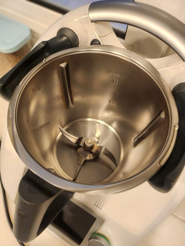 Thermomix TM6 con todos los accesorios incluidos