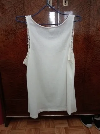 Camiseta tirantes encaje beige