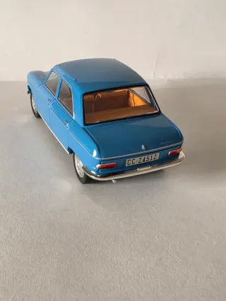 Peugeot 204 escala 1:24