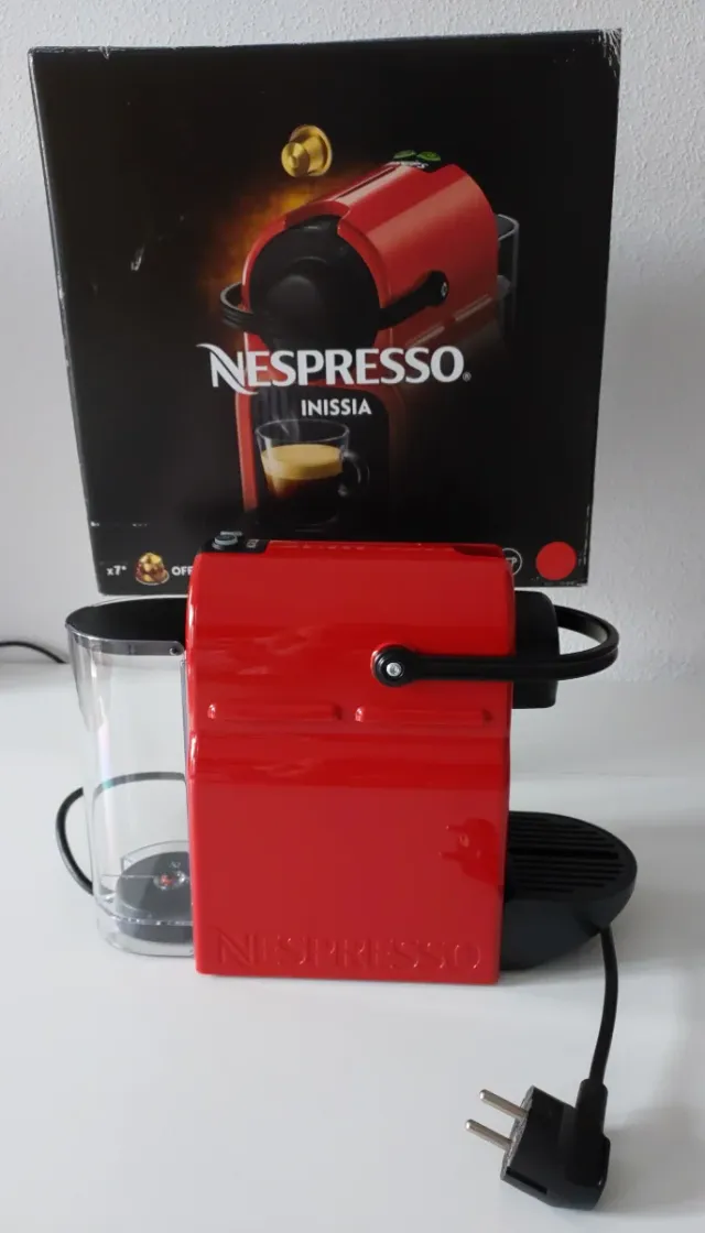 Cafetera Nespresso Inissia Roja