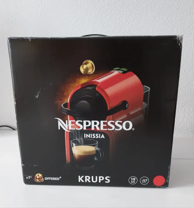 Cafetera Nespresso Inissia Roja