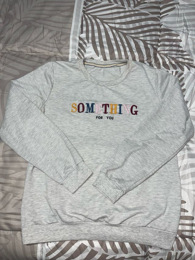Felpa grigia con ricamo Something for you