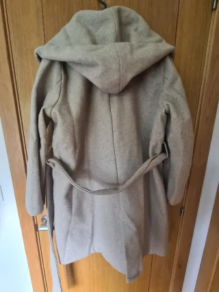 Abrigo Zara Beige con Capucha
