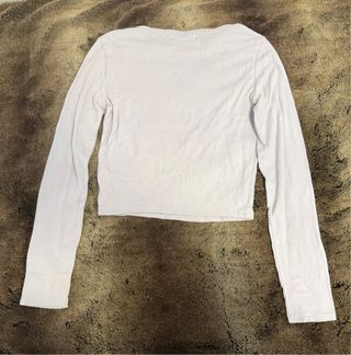 Camiseta Bershka manga larga lila estampada