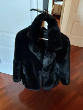 Chaquetón pelo Bershka negro talla M
