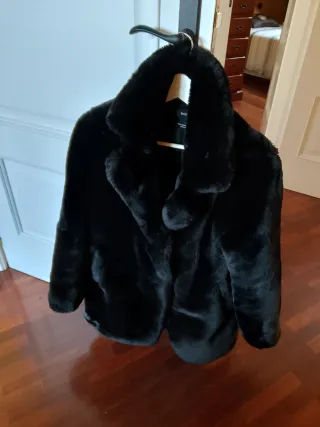 Chaquetón pelo Bershka negro talla M