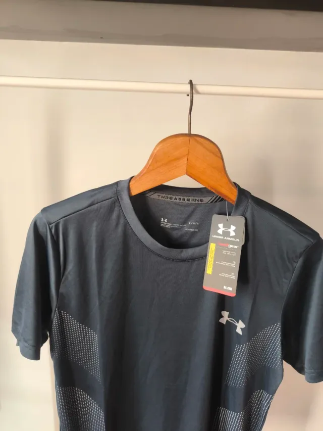Camiseta Under Armour gris talla L