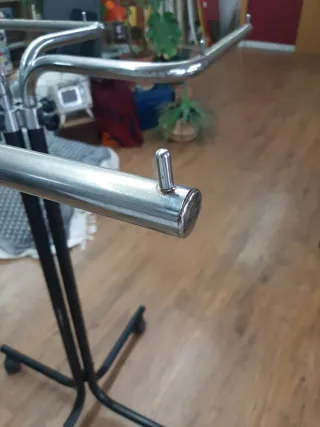 Burro de ropa diseño metal.