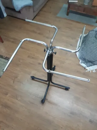 Burro de ropa diseño metal.