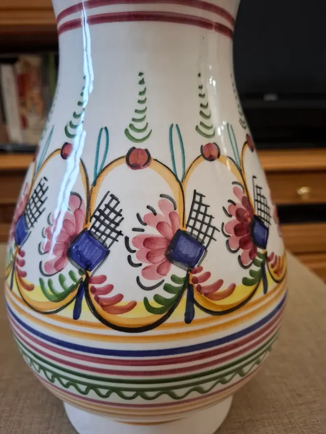 Jarrón de cerámica artesanal multicolor