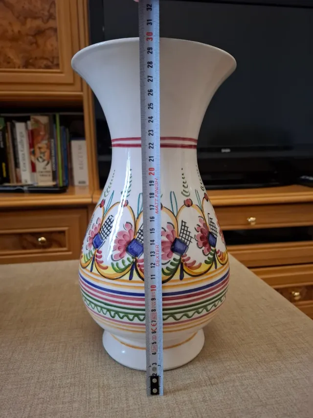 Jarrón de cerámica artesanal multicolor