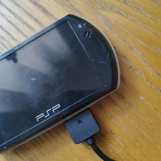 Sony PSP Go + Pantalla adicional