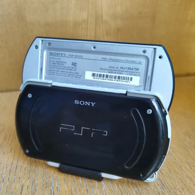 Sony PSP Go + Pantalla adicional