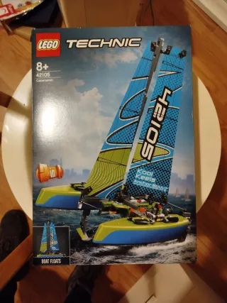 Lego Technic Catamarán 42105