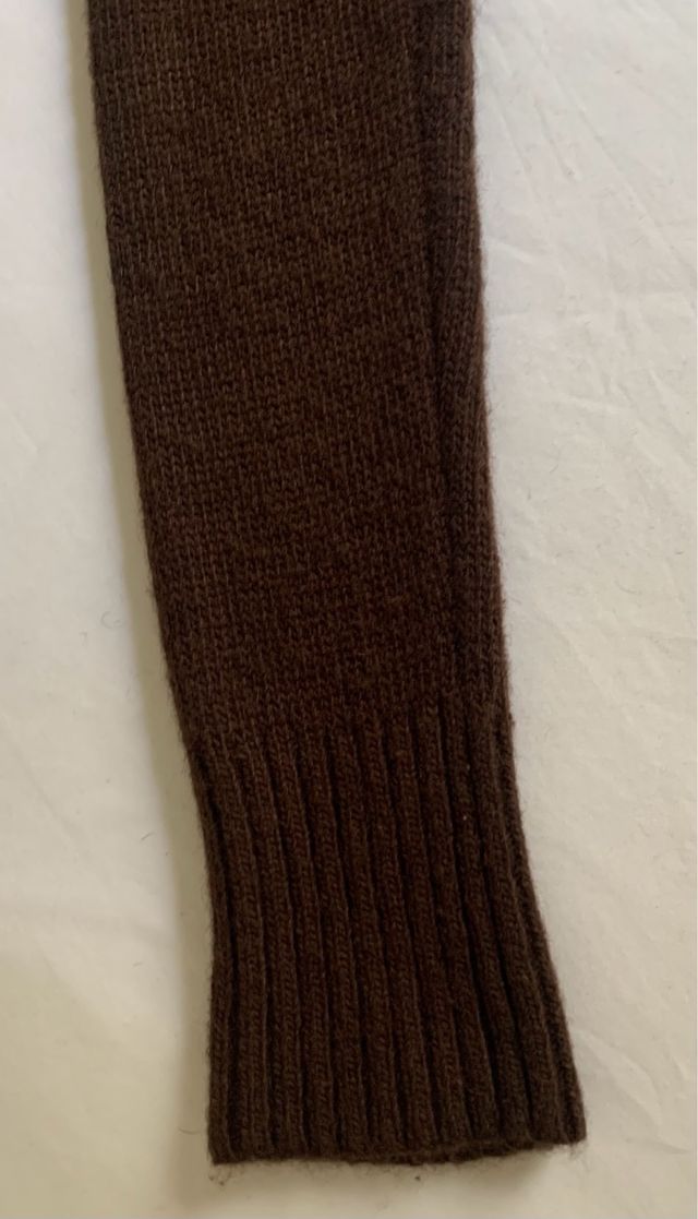 Jersey de cuello alto marrón chocolate